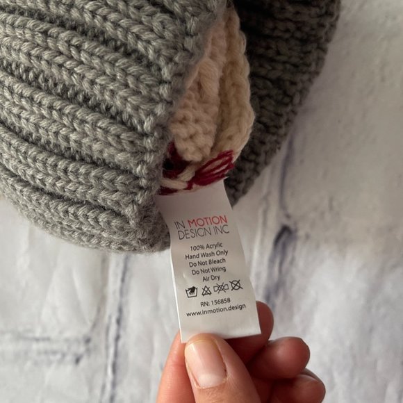 Cozy Zone Knit Ball Beanie - Picture 5 of 6